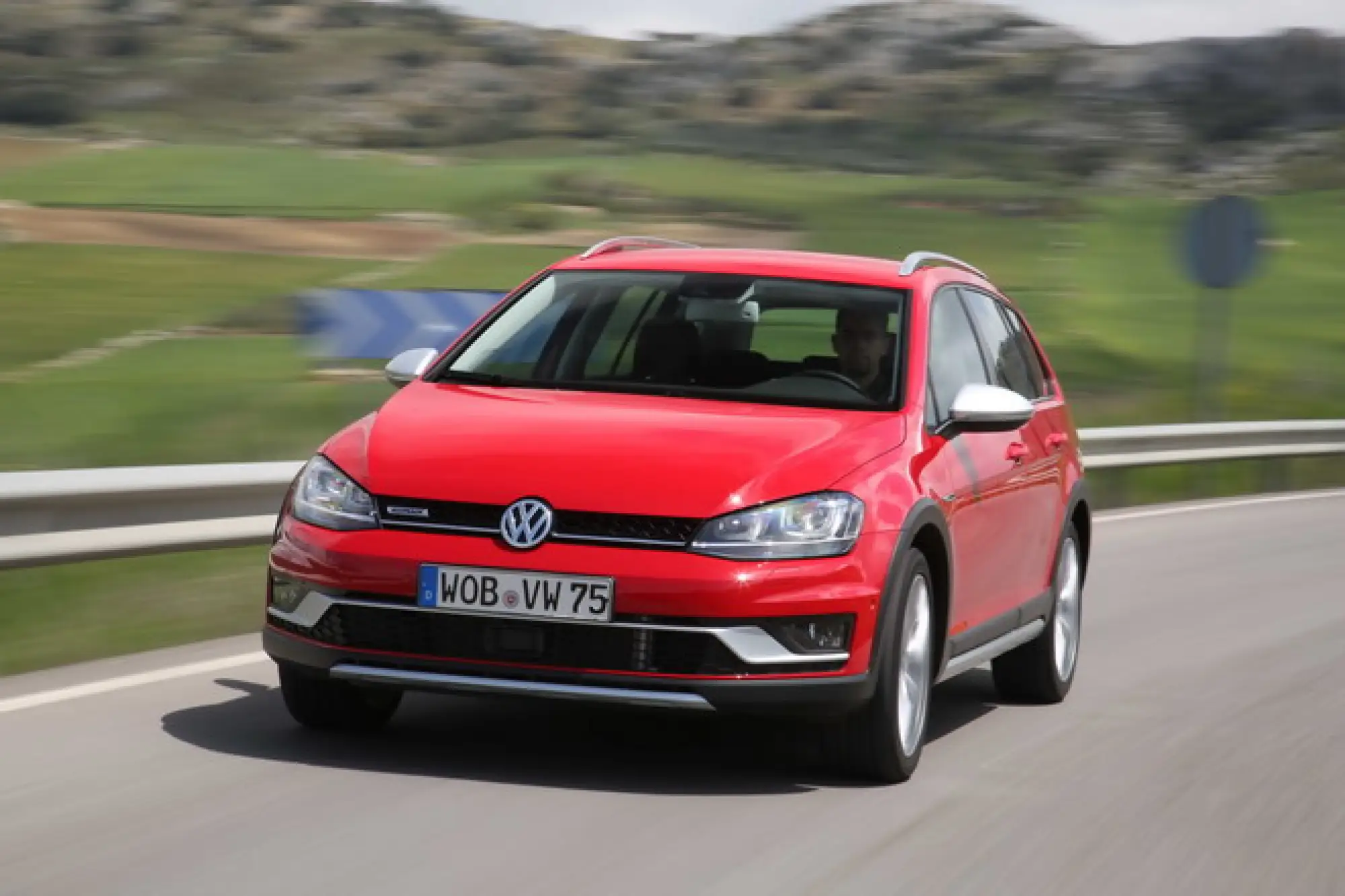 Volkswagen Golf Variant Alltrack, GTD, R: primo contatto - 135