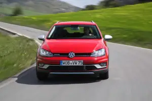 Volkswagen Golf Variant Alltrack, GTD, R: primo contatto - 136