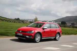 Volkswagen Golf Variant Alltrack, GTD, R: primo contatto - 146