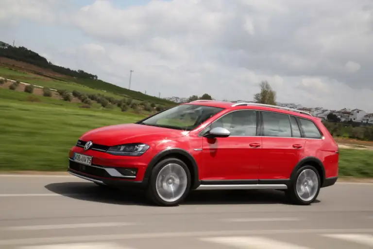 Volkswagen Golf Variant Alltrack, GTD, R: primo contatto - 147