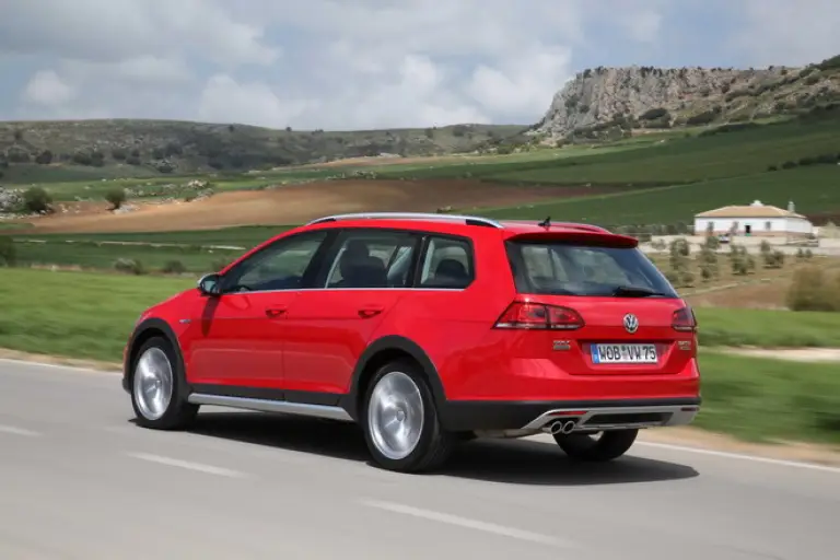 Volkswagen Golf Variant Alltrack, GTD, R: primo contatto - 148