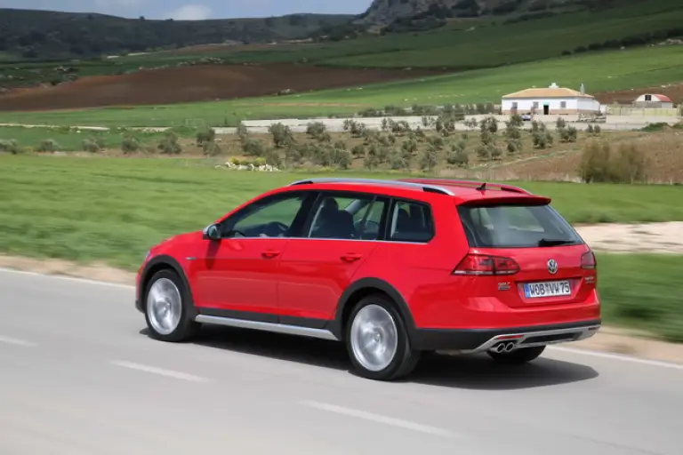 Volkswagen Golf Variant Alltrack, GTD, R: primo contatto - 151