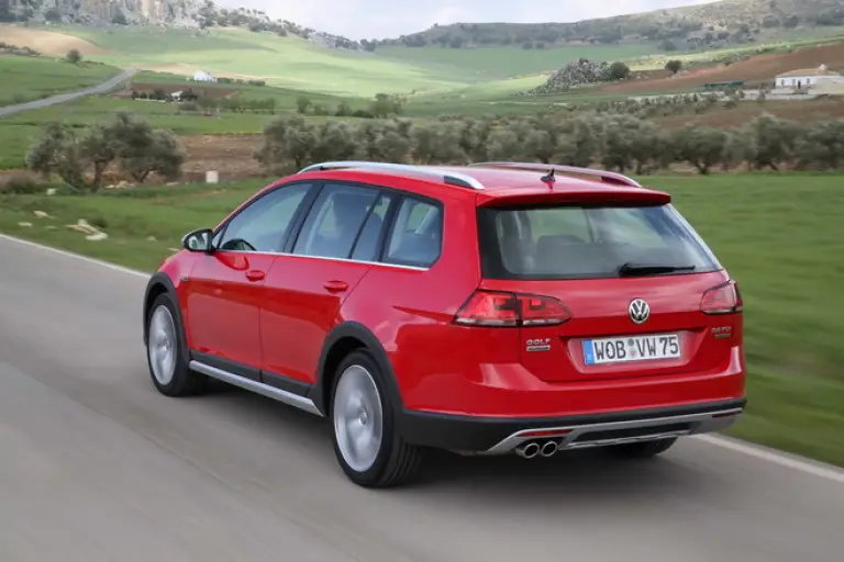 Volkswagen Golf Variant Alltrack, GTD, R: primo contatto - 152