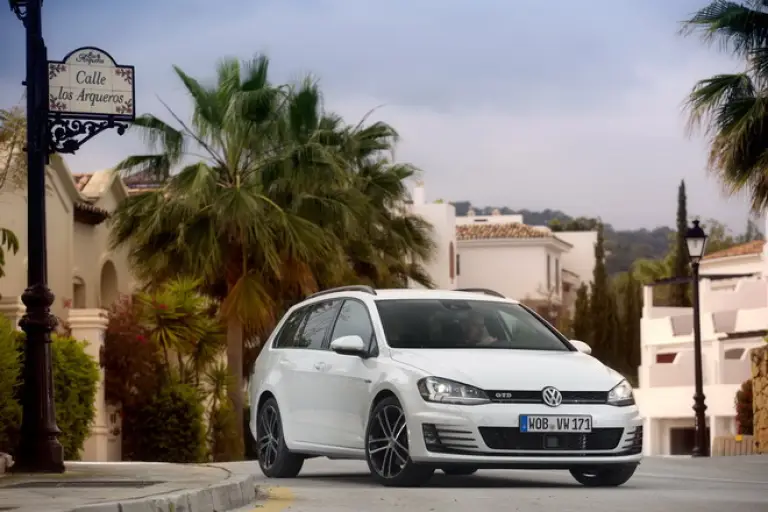 Volkswagen Golf Variant Alltrack, GTD, R: primo contatto - 161