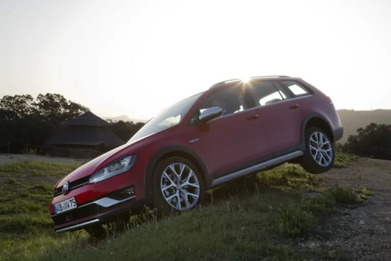 Volkswagen Golf Variant Alltrack, GTD, R: primo contatto - 170