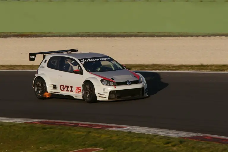 Volkswagen Golf24 - 1
