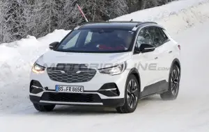 Volkswagen ID 4 - Foto spia 14-02-2020