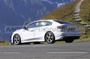 Volkswagen ID. Passat elettrica - Foto Spia 23-11-2021
