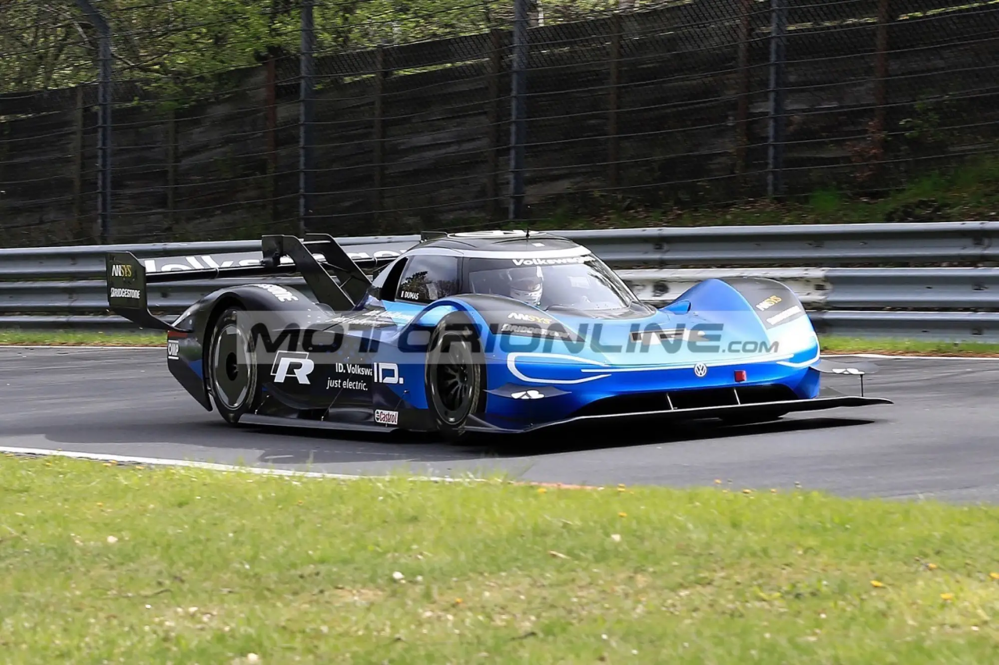 Volkswagen ID R - Foto spia 26-4-2019 - 4