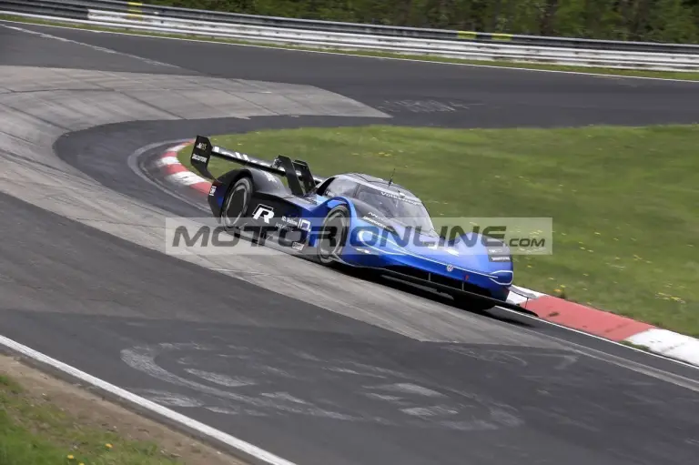 Volkswagen ID R - Foto spia 26-4-2019 - 13