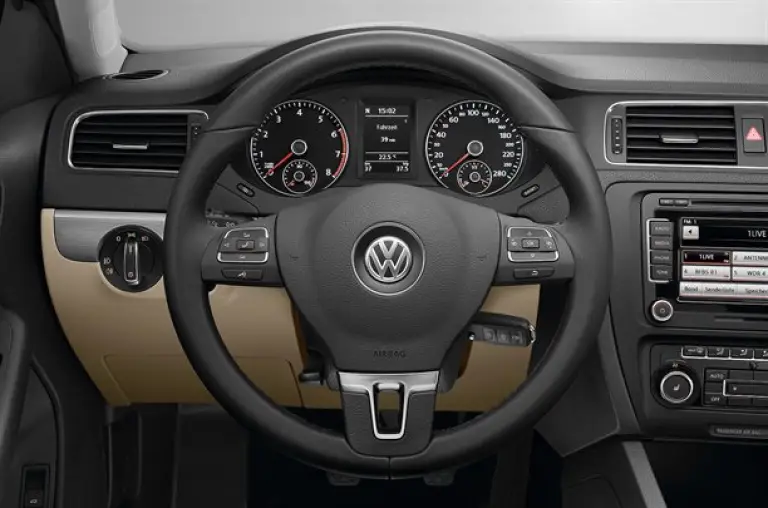 Volkswagen Jetta 2011 Europa - 6