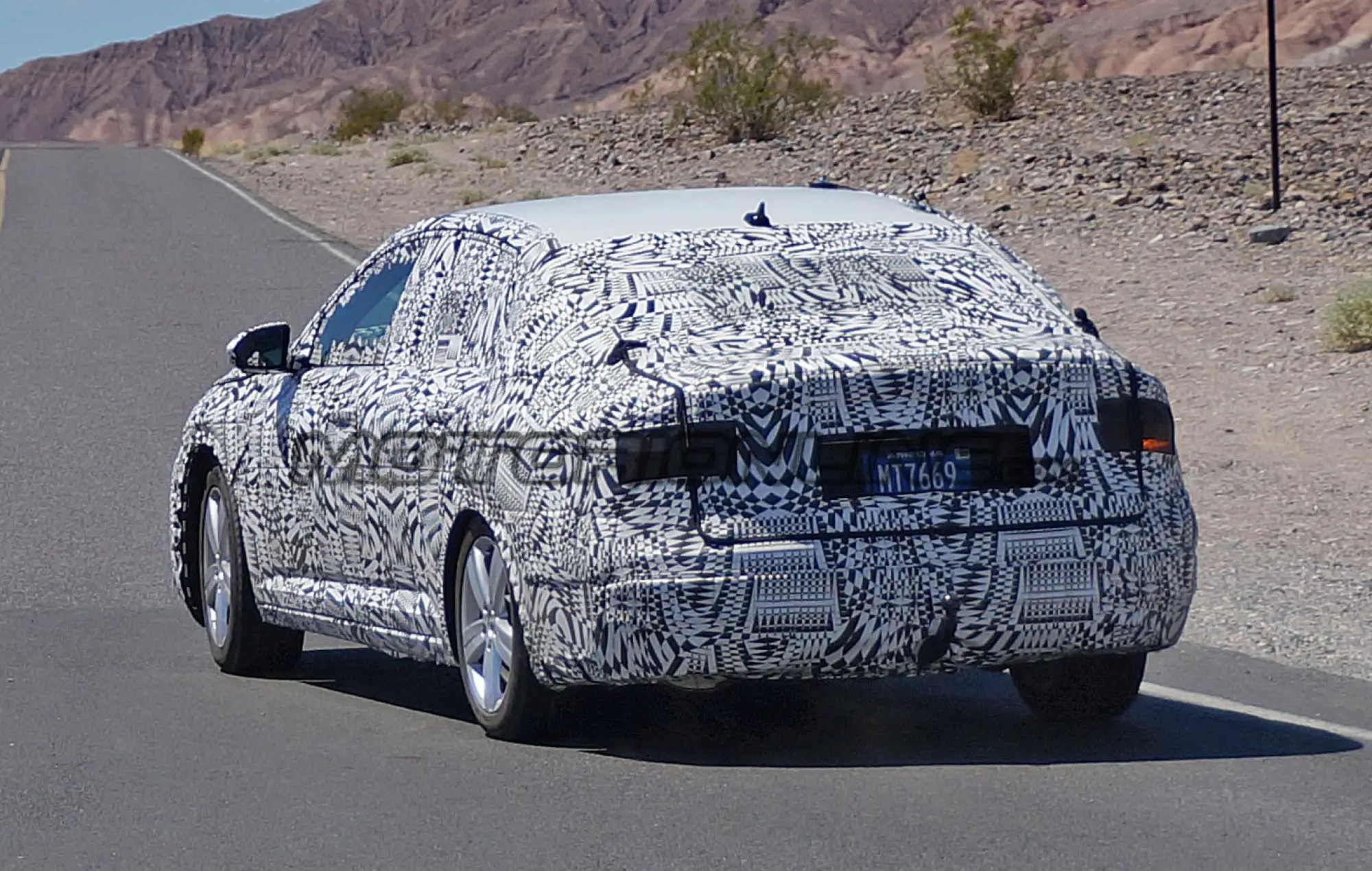 Volkswagen Jetta MY 2019 - Foto spia 22-06-2017 - 10