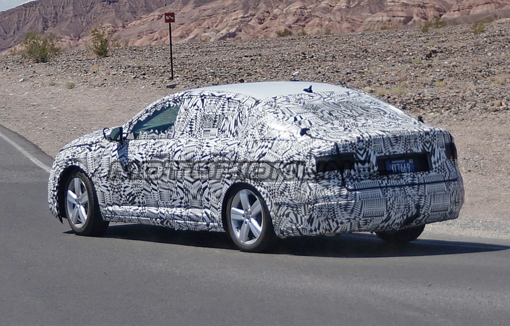 Volkswagen Jetta MY 2019 - Foto spia 22-06-2017 - 8