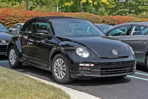 Volkswagen Maggiolino Cabrio 2014 - Foto spia 18-9-2012