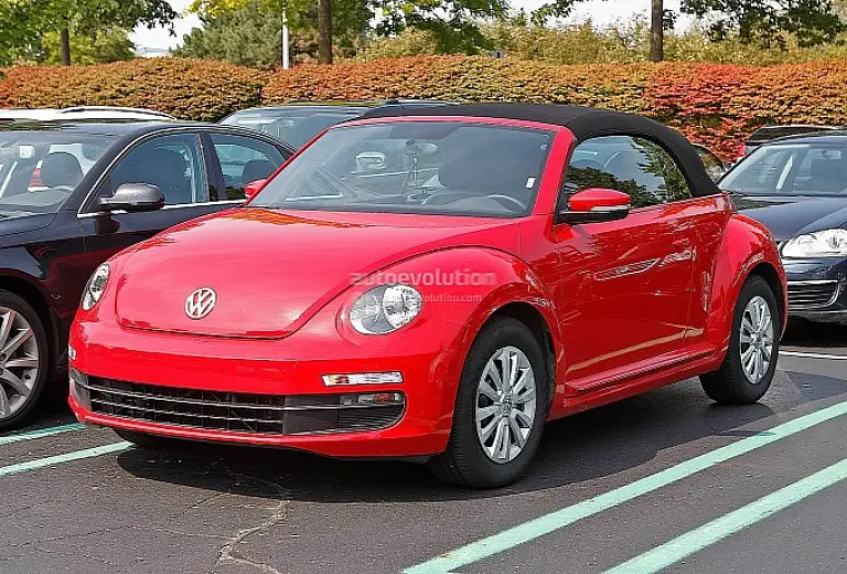 Volkswagen Maggiolino Cabrio 2014 - Foto spia 18-9-2012 - 3