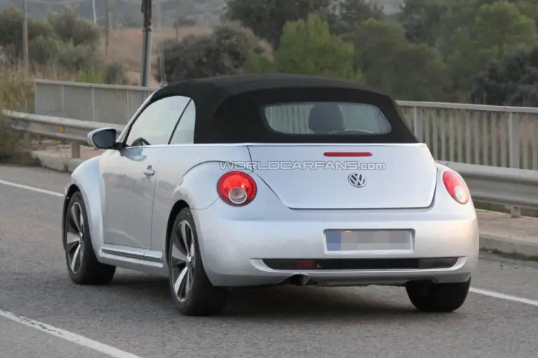 Volkswagen Maggiolino cabriolet spy - 3