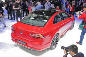 Volkswagen New Midsize Coupe - 11