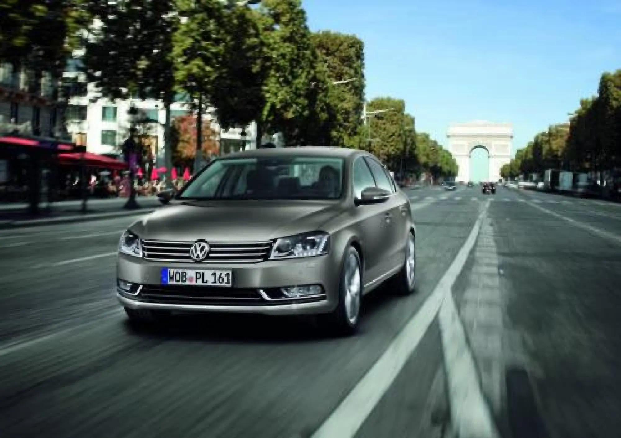 Volkswagen Passat 2011 - 16