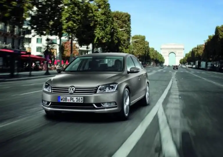 Volkswagen Passat 2011 - 16
