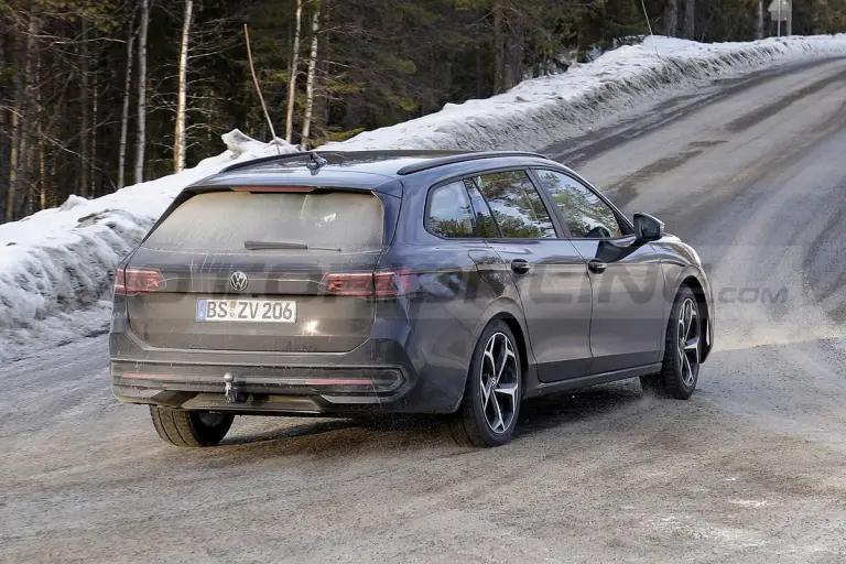 Volkswagen Passat 2024 - Foto Spia 04-03-2022 - 8