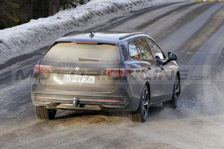 Volkswagen Passat 2024 - Foto Spia 04-03-2022 - 13