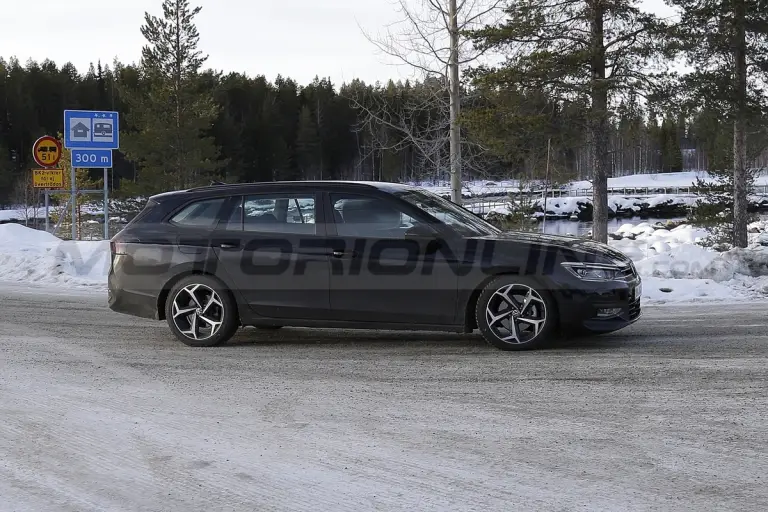 Volkswagen Passat 2024 - Foto Spia 04-03-2022 - 7