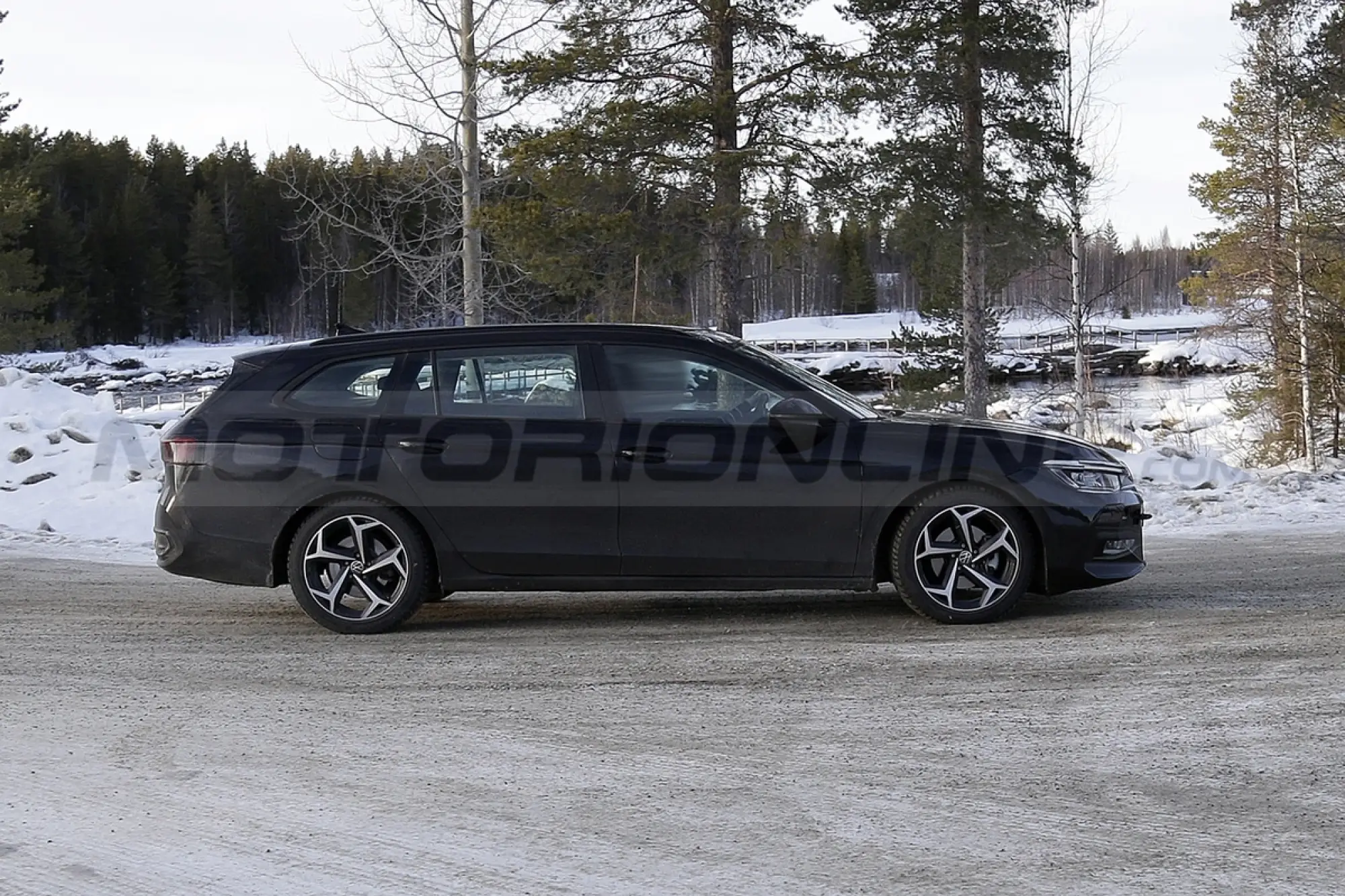 Volkswagen Passat 2024 - Foto Spia 04-03-2022 - 11