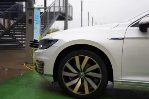 Volkswagen Passat Avant GTE - Prova su strada 2016