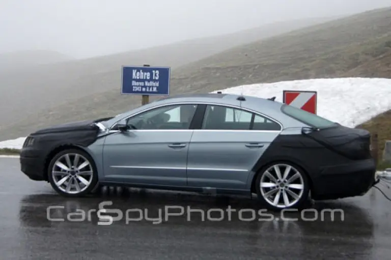 Volkswagen Passat CC restyling foto spia - 2