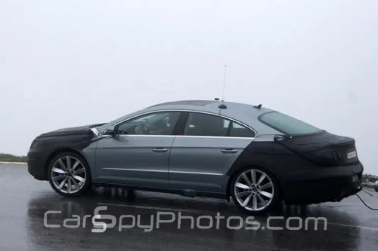 Volkswagen Passat CC restyling foto spia - 3