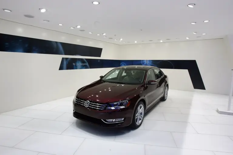 Volkswagen Passat - Detroit 2011 - 1