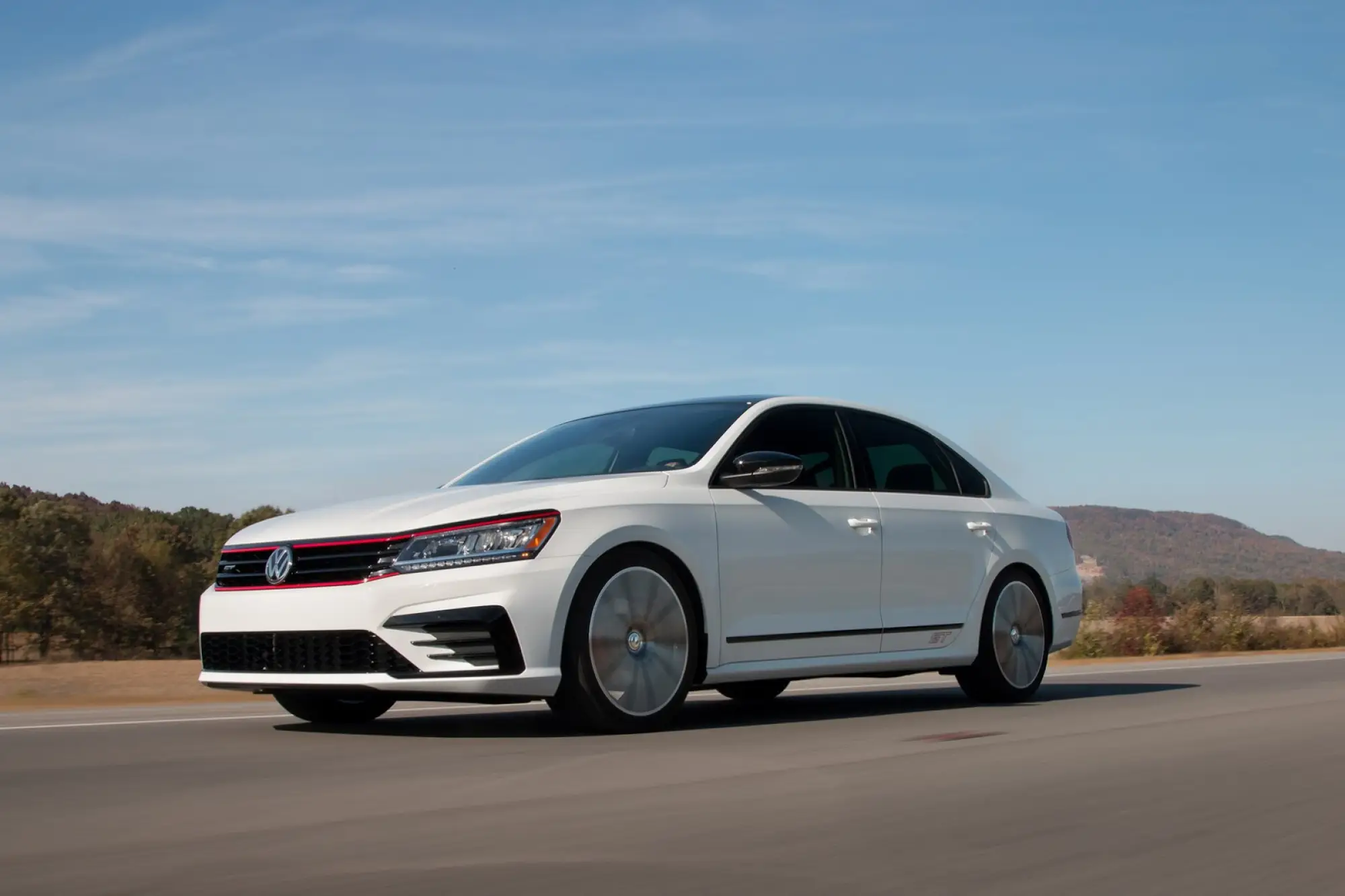 Volkswagen Passat GT Concept - 3