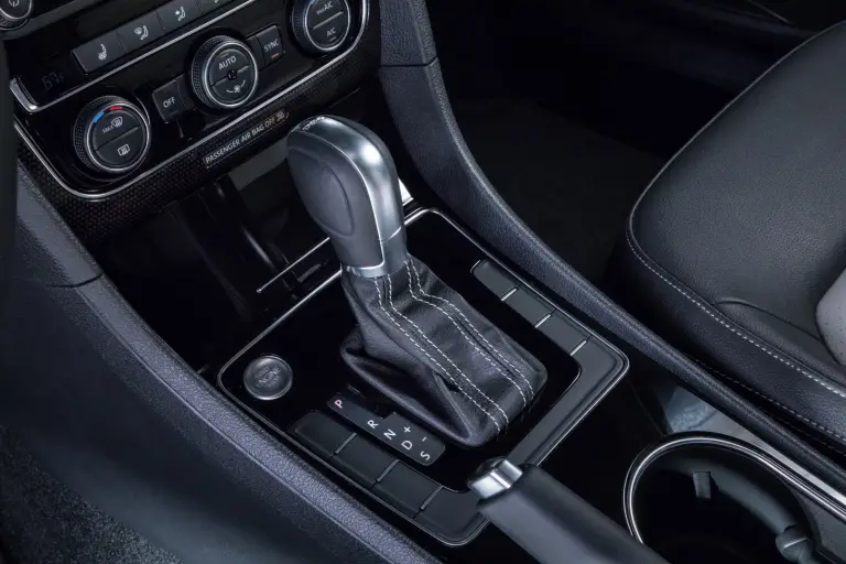 Volkswagen Passat GT - 34
