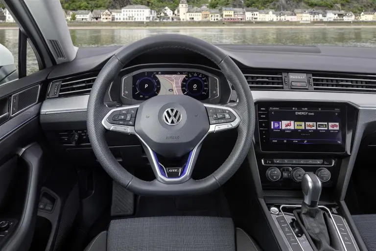 Volkswagen Passat GTE 2020 - 11