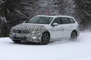 Volkswagen Passat MY 2019 foto spia 6 dicembre 2018 - 11