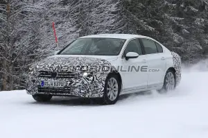 Volkswagen Passat MY 2019 foto spia 6 dicembre 2018 - 3