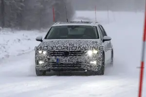 Volkswagen Passat MY 2019 foto spia 6 dicembre 2018 - 8