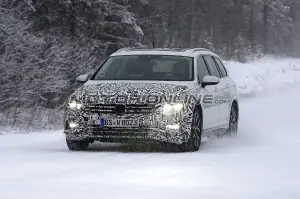 Volkswagen Passat MY 2019 foto spia 6 dicembre 2018 - 9