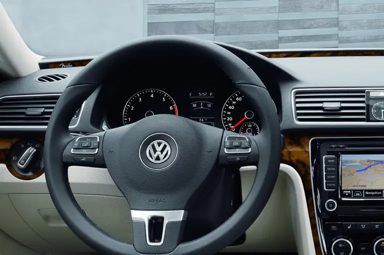 Volkswagen Passat NMS 2012 - 15