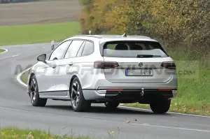 Volkswagen Passat Variant 2024 - Foto Spia 19-10-2022