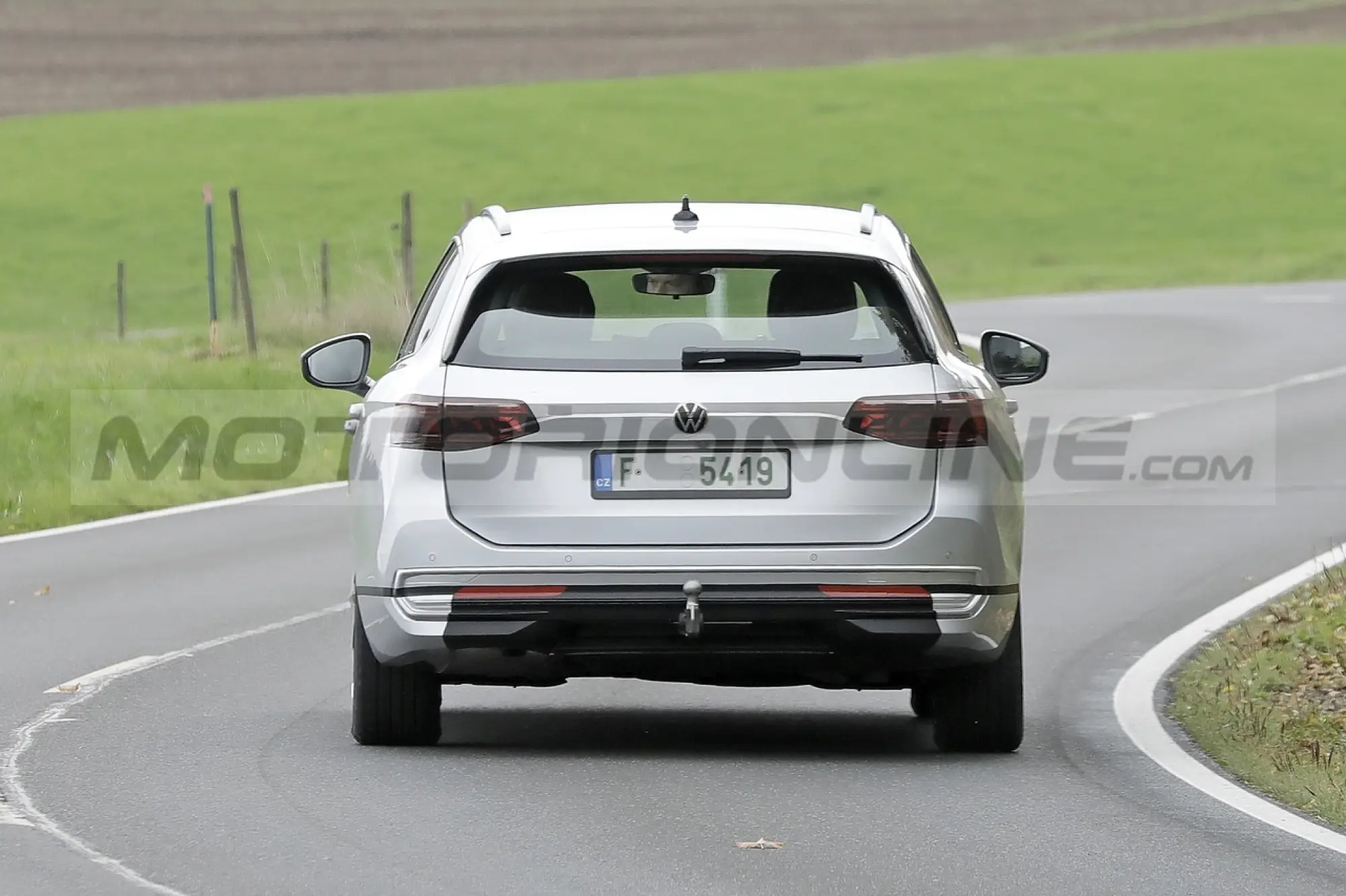 Volkswagen Passat Variant 2024 - Foto Spia 19-10-2022 - 12