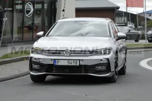 Volkswagen Passat Variant 2024 - Foto Spia 19-10-2022