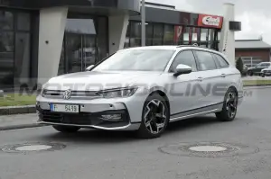 Volkswagen Passat Variant 2024 - Foto Spia 19-10-2022