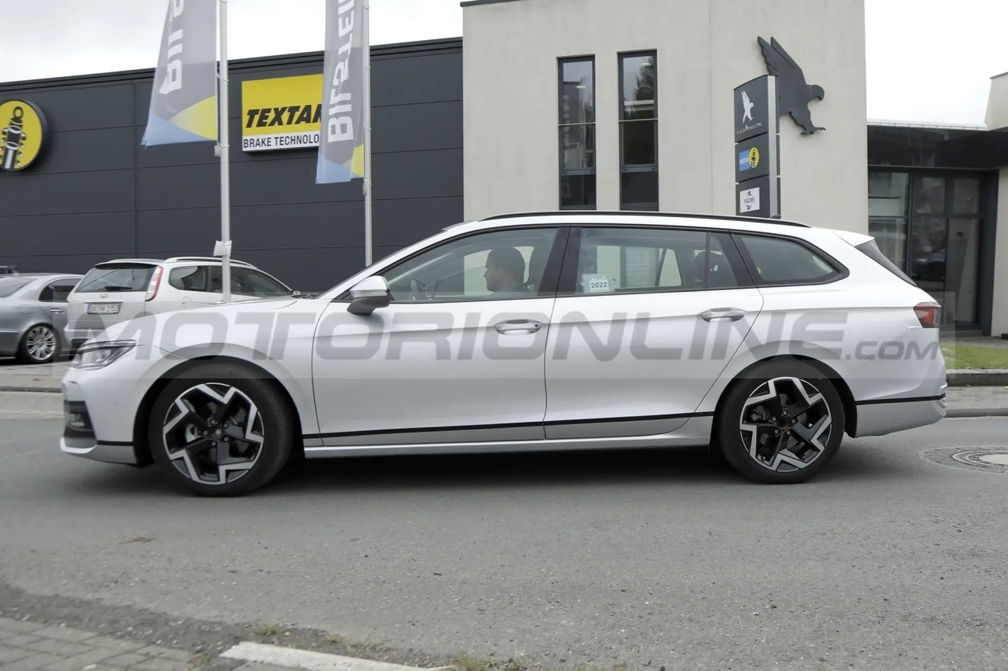 Volkswagen Passat Variant 2024 - Foto Spia 19-10-2022 - 13