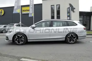 Volkswagen Passat Variant 2024 - Foto Spia 19-10-2022