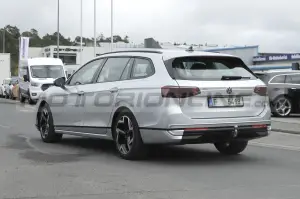 Volkswagen Passat Variant 2024 - Foto Spia 19-10-2022