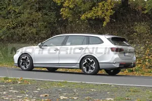 Volkswagen Passat Variant 2024 - Foto Spia 19-10-2022