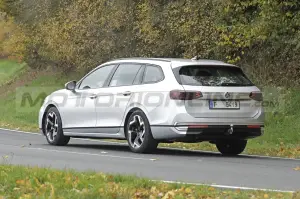 Volkswagen Passat Variant 2024 - Foto Spia 19-10-2022