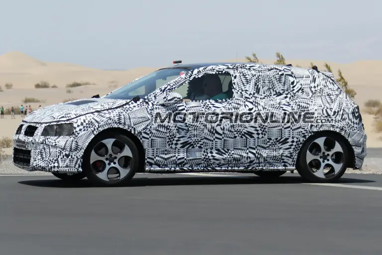 Volkswagen Polo 2017 (foto spia) - 8