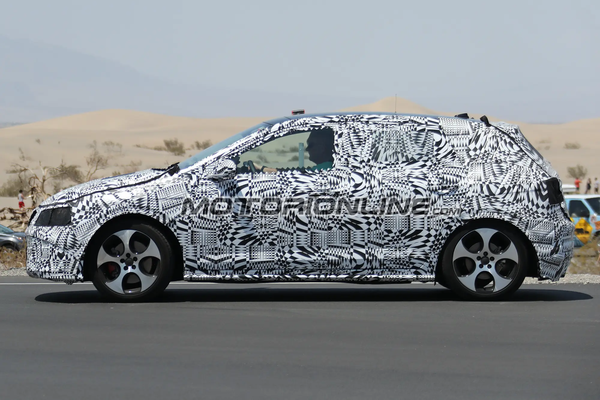 Volkswagen Polo 2017 (foto spia) - 10